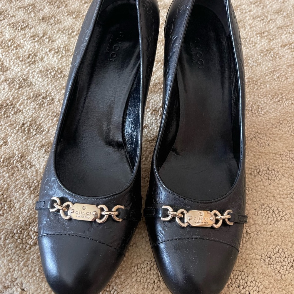 GG Monogrammed Gucci Round Heel with Gold Charm AUTHENTIC.